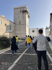 No interior do Castelo de Estremoz, perto da Torre Menagem, feita em mármore branco - um dos símbolos de Estremoz.